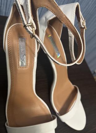 Босоножки белые сандалии трендовые базовые на каблуке новые5 фото