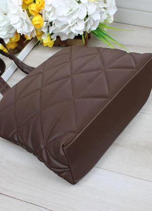 Шикарная большая женская сумка шоппер тканевая стеганая темно-коричневая4 фото