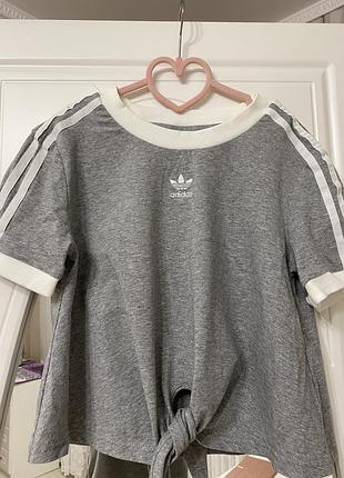 Топ adidas