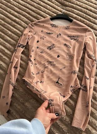 Напівпрозоре боді із довгим рукавом з імітуванням тату