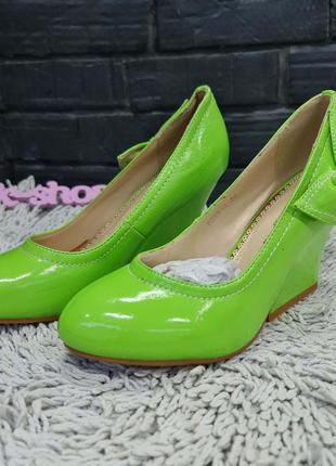 Жіночі туфлі фірми kangjielu 36-39р. 8033-1 green