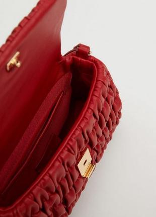 Красная мини сумка со сборками mango кросбоди сумочка оригинал5 фото