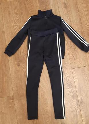 Спортивный костюм для мальчиков на рост 134 см, утепленный, состояние идеальное