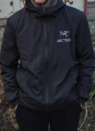 Ветровки arcteryx черная