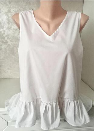 Белоснежная трендовая блуза с воланом1 фото