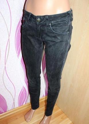 Стильные черные, темно-серые джинсы на заниженной талии tommy hilfiger р. м 46