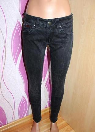 Стильные черные, темно-серые джинсы на заниженной талии tommy hilfiger р. м 464 фото