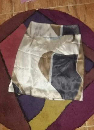 Бомбезная атласная юбка на подкладке.2 фото