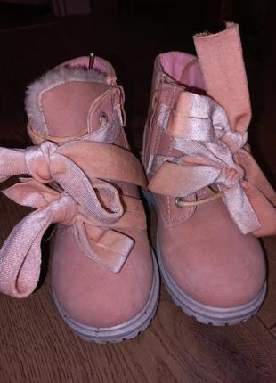 Зимні черевики для дівчинки