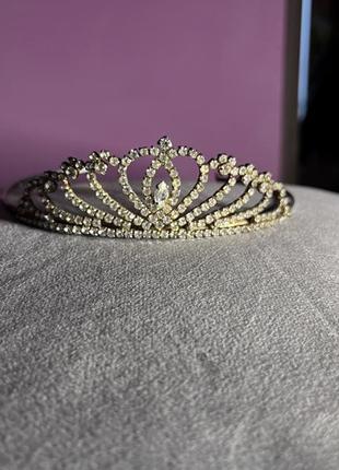Корона с камнями
