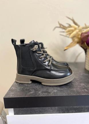 Модная трендовая модель ботинок на флисе