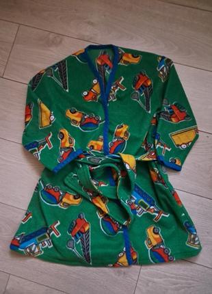 Флисовый халат с машинками на 5-7 лет