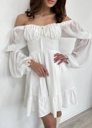 Нереальна біла жіноча сукня
