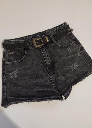 Стильные джинсовые шорты с ремешком1 фото