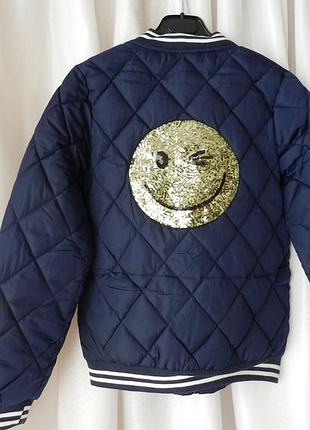 Стеганий дутий бомбер з паєтками та гумками лампасами , маломерит , в наявності...