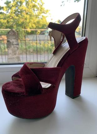 Туфлі на платформі