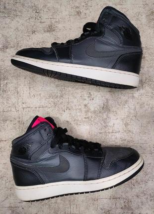 Кроссовки air jordan 1 retro high gs
оригинал джорданы