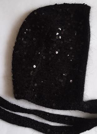 Чепчик, шапка -чепчик из ангоры с королевской глянцевой пайеткой черного цвета