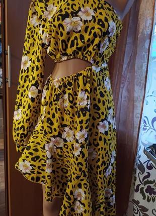 Трендовое асимметричное платье на одно плечо с вырезом на талии принт леопард и цветы р 406 фото