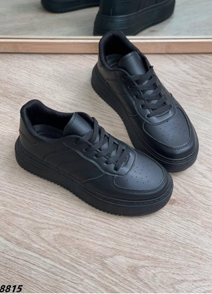 Кроссовки женские