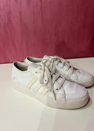 Женские кеды adidas9 фото