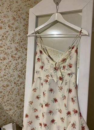 Нежное платье new look кремовое платье-миди цветочное в цветочек на бретелях с рюшами m l5 фото