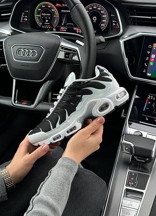 Женские кроссовки nike air max plus triple white black