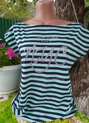 Голубое платье в синюю полоску