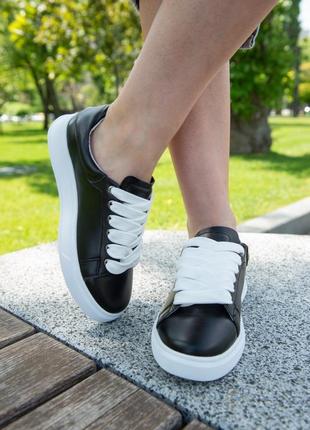 Кеди з натуральної шкіри чорні на білій підошві