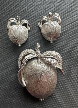 Брошь и клипсы sarah coventry