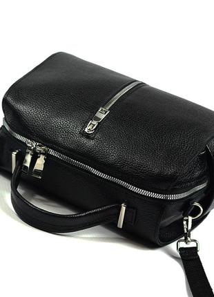 Черная женская молодежная кожаная сумка с ручкой и длинным ремешком через плечо7 фото