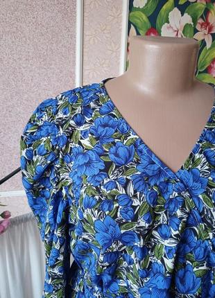 Отличная блуза в цветы с объемными рукавами shein.2 фото