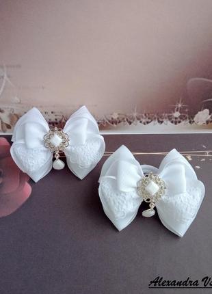 Праздничные белые бантики