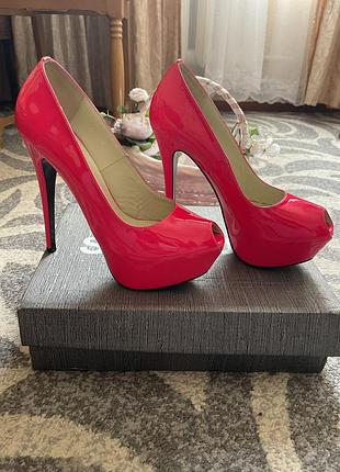 Туфлі натуральна лакована шкіра 40 розмір