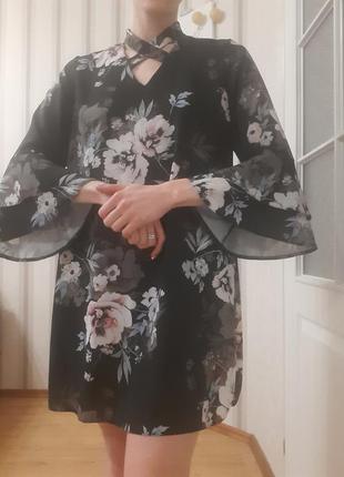 Сукня із акцентними деталями