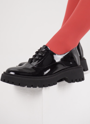 Чорні лакові туфлі зі шнурівкою, натуральна шкіра2 фото