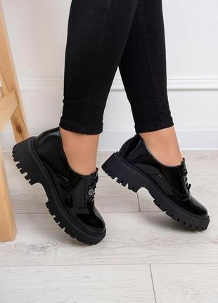 Чорні лакові туфлі зі шнурівкою, натуральна шкіра3 фото