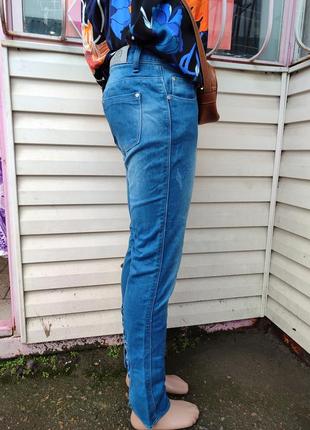 Стильні джинси.