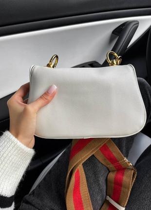 Женская брендовая кожаная сумочка в стиле gucci. цвет белый. два ремешка.5 фото