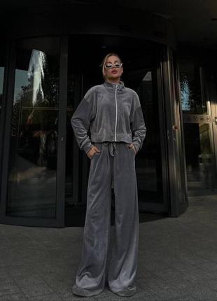 Костюм спортивный женский велюровый однотонный оверсайз кофта на молнии брюки свободного кроя на высокой посадке качественный пудровый серый7 фото