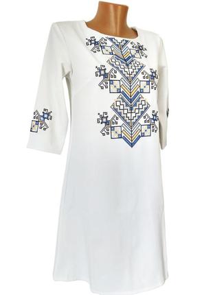 Женское белое вышитое платье до колен в больших размерах