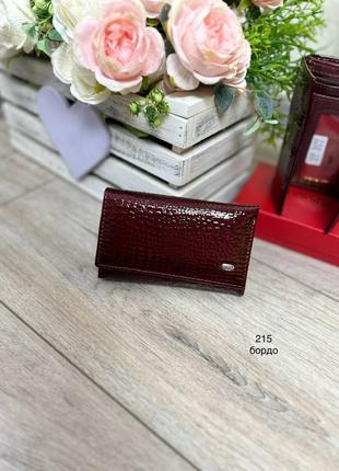 Жіночий стильний та якісний гаманець з натуральної шкіри бордо