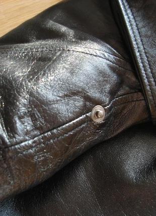 Черная кожаная куртка из мерцающей кожи ferre4 фото