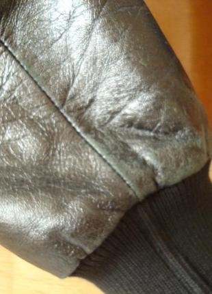 Черная кожаная куртка из мерцающей кожи ferre5 фото