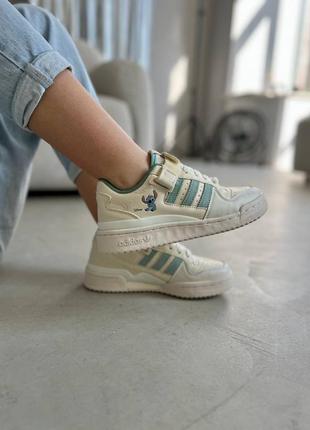 Неймовірні жіночі кросівки adidas forum low x disney stitch beige бежеві зі стичем10 фото