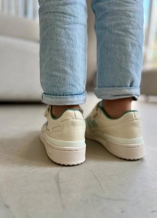 Неймовірні жіночі кросівки adidas forum low x disney stitch beige бежеві зі стичем9 фото