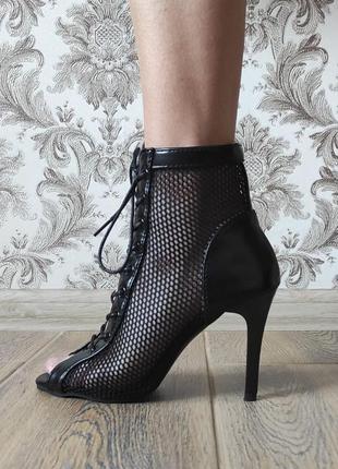 Взуття для high heels.в наявності чорного кольору з 35 до 41 розміри7 фото