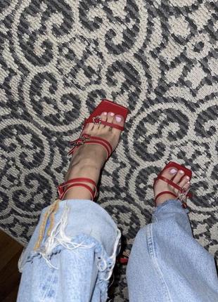 Новые красные босоножки с прозрачным каблуком квадратным носком