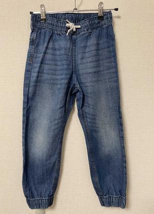 Светло синие джинсы 116-122 размер