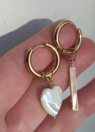♥️ стильні золоті сережки з підвісками натурального перламутру сережки кільця з перлами с жемчугом2 фото